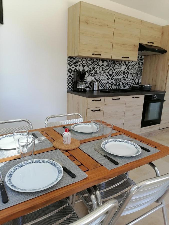 Holiday home Petite Maison Refaite A Neuf Proche