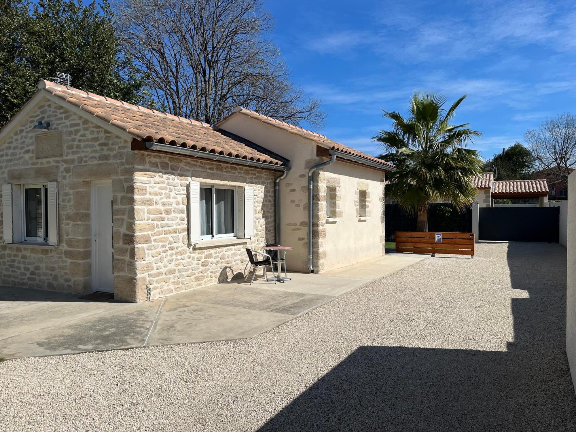 Holiday home Petite Maison Refaite A Neuf Proche